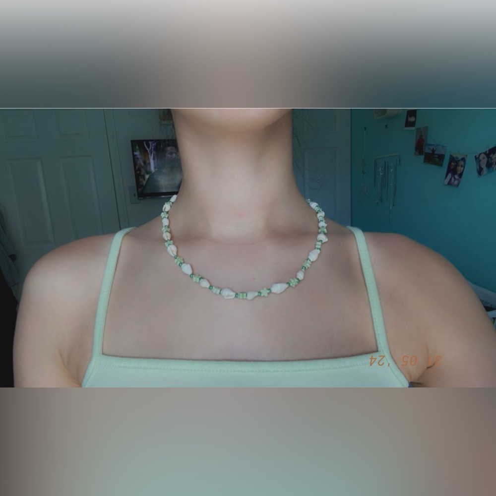 Seashell flower necklace